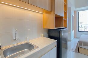 Cozy Living Studio at Evenciio Margonda Apartment