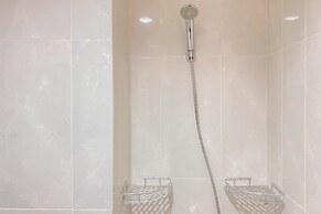 Cozy Living Studio at Evenciio Margonda Apartment