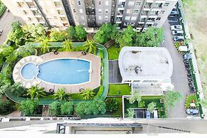 Modern Look 1BR Apartment at Silkwood Residence