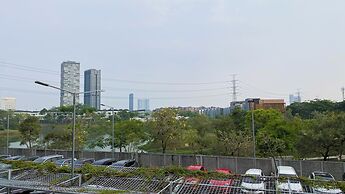 Modern Look 1BR Apartment at Silkwood Residence