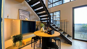 Elegant 2BR Loft Garden Villa at Collins Boulevard Apartment