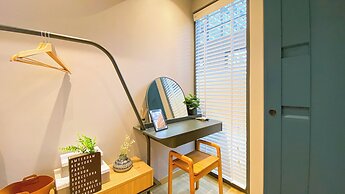 Elegant 2BR Loft Garden Villa at Collins Boulevard Apartment