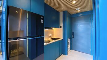 Elegant 2BR Loft Garden Villa at Collins Boulevard Apartment