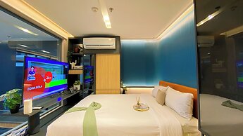 Elegant 2BR Loft Garden Villa at Collins Boulevard Apartment