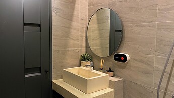 Elegant 2BR Loft Garden Villa at Collins Boulevard Apartment