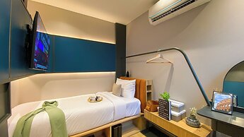 Elegant 2BR Loft Garden Villa at Collins Boulevard Apartment