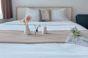 Cozy and Best Deal Studio at Grand Kamala Lagoon Apartment