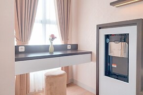 Modern Look and Comfort Studio at Transpark Bintaro Apartment