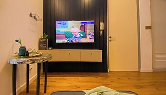 Gorgeous and Restful 2BR Apartment at M-Town Residence near Mall