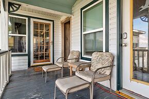 Happy Lee Ever After - 1424 Cadillac Avenue 2 Bedroom Home