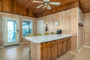 Happy Lee Ever After - 1424 Cadillac Avenue 2 Bedroom Home