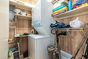 Happy Lee Ever After - 1424 Cadillac Avenue 2 Bedroom Home