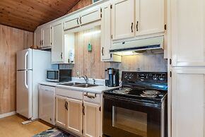 Happy Lee Ever After - 1424 Cadillac Avenue 2 Bedroom Home