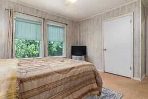 Happy Lee Ever After - 1424 Cadillac Avenue 2 Bedroom Home