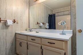 Happy Lee Ever After - 1424 Cadillac Avenue 2 Bedroom Home