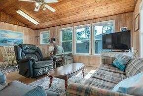 Happy Lee Ever After - 1424 Cadillac Avenue 2 Bedroom Home