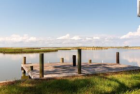 Happy Lee Ever After - 1424 Cadillac Avenue 2 Bedroom Home