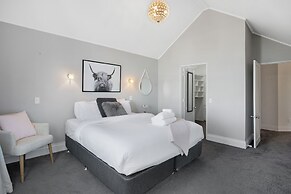 Parnell Vista 2BR Apartment with Seaview