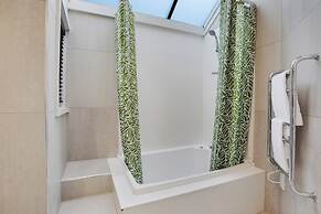 Parnell Vista 2BR Apartment with Seaview