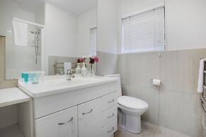 Parnell Vista 2BR Apartment with Seaview