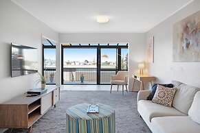 Parnell Vista 2BR Apartment with Seaview
