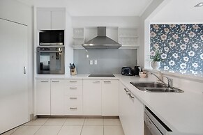 Parnell Vista 2BR Apartment with Seaview