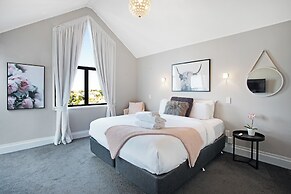 Parnell Vista 2BR Apartment with Seaview