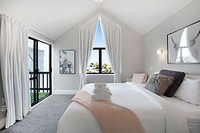 Parnell Vista 2BR Apartment with Seaview