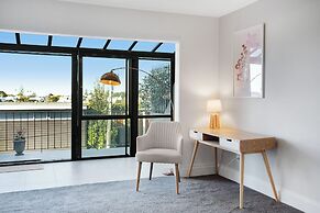 Parnell Vista 2BR Apartment with Seaview