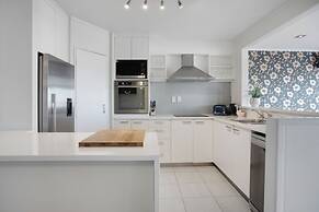 Parnell Vista 2BR Apartment with Seaview