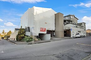 Parnell Vista 2BR Apartment with Seaview