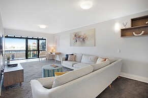 Parnell Vista 2BR Apartment with Seaview