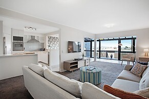 Parnell Vista 2BR Apartment with Seaview