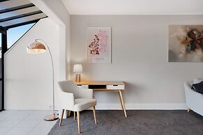 Parnell Vista 2BR Apartment with Seaview