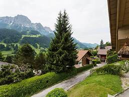 Cosy Chalet With top View