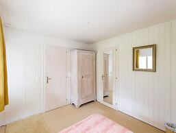 Cosy Chalet With top View