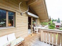 Cosy Chalet With top View