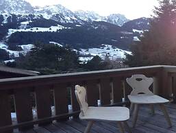 Cosy Chalet With top View