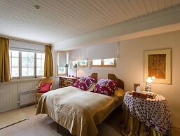 Cosy Chalet With top View