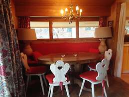 Cosy Chalet With top View