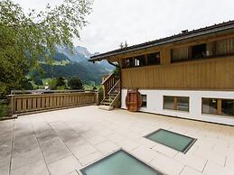 Cosy Chalet With top View