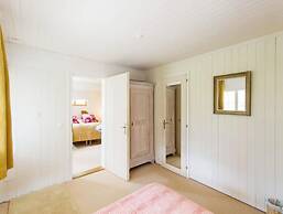 Cosy Chalet With top View