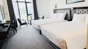 Peace Hotel Ha Long