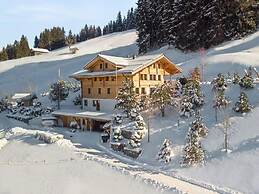 Beautiful Modern Chalet in the Gstaad Region
