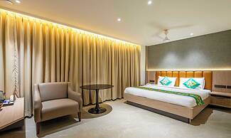 Treebo Lalitha, Rk Beach