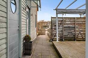 5-bed-rooms House With Jacuzzi, Free Parking, and 2 Toilets-bath in Ma