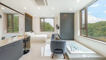Gangneung Cresostay Pension
