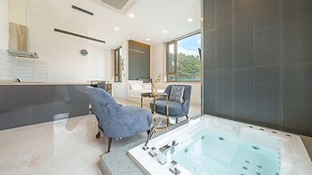 Gangneung Cresostay Pension