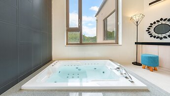 Gangneung Cresostay Pension