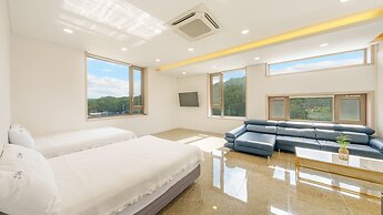 Gangneung Cresostay Pension